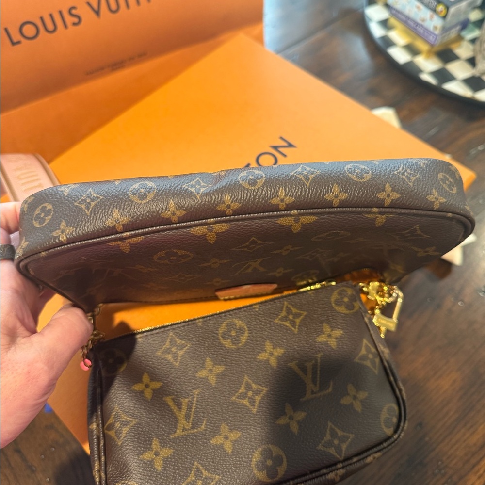 Louis Vuitton Multi Pochette Accessoires Crossbody - Picture 2 of 16